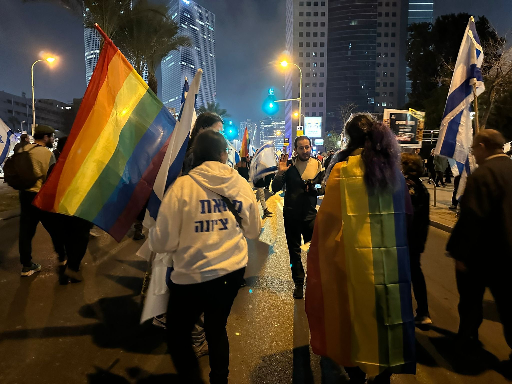 ضمن مظاهرة تل ابيب: مجموعة اطباء وممرضين يتظاهرون ضد العنصرية في المستشفيات-2