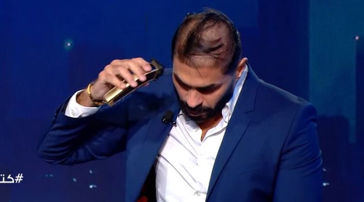 بالفيديو: خالد سليم يحلق شعره لأجل والدته وينهار باكيا على الهواء-0