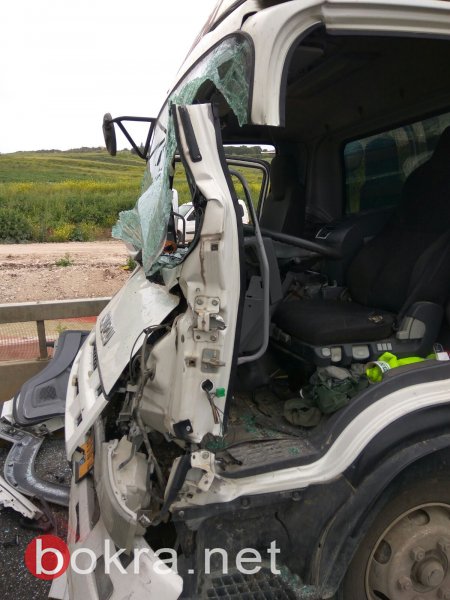 حادث طرق مروع بين شاحنتين قرب يوكنعام-1