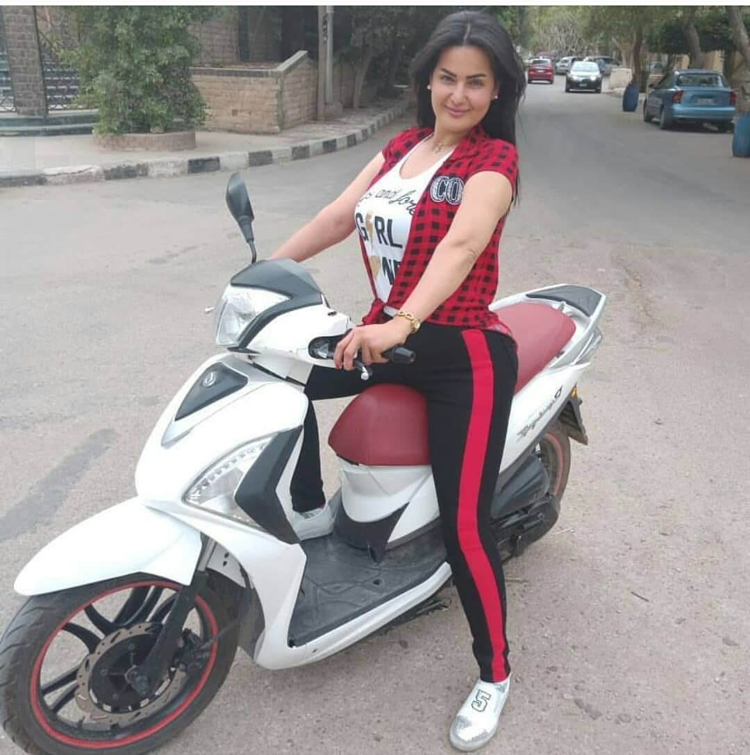 سما المصري تقود «دراجة بخارية» وتطالب بانتخاب السيسي-3