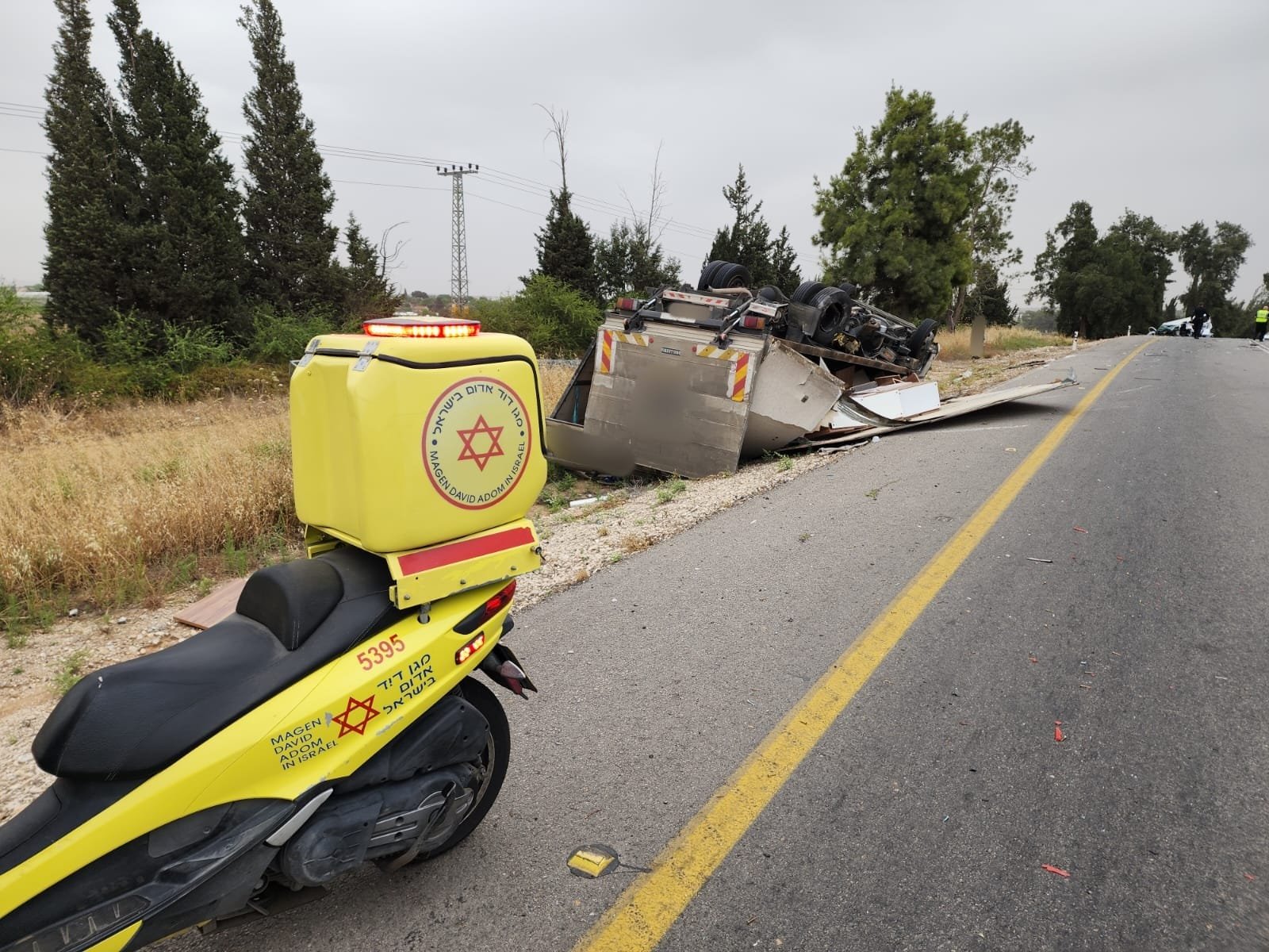 3 اصابات في حادث طرق بين شاحنة وسيارة خصوصية في جنوب البلاد-0