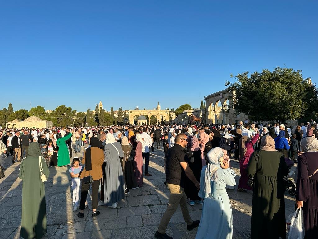 صلاة العيد في الأقصى:100 ألف مصل أدوا الصلاة واحتفلوا في باحته-0