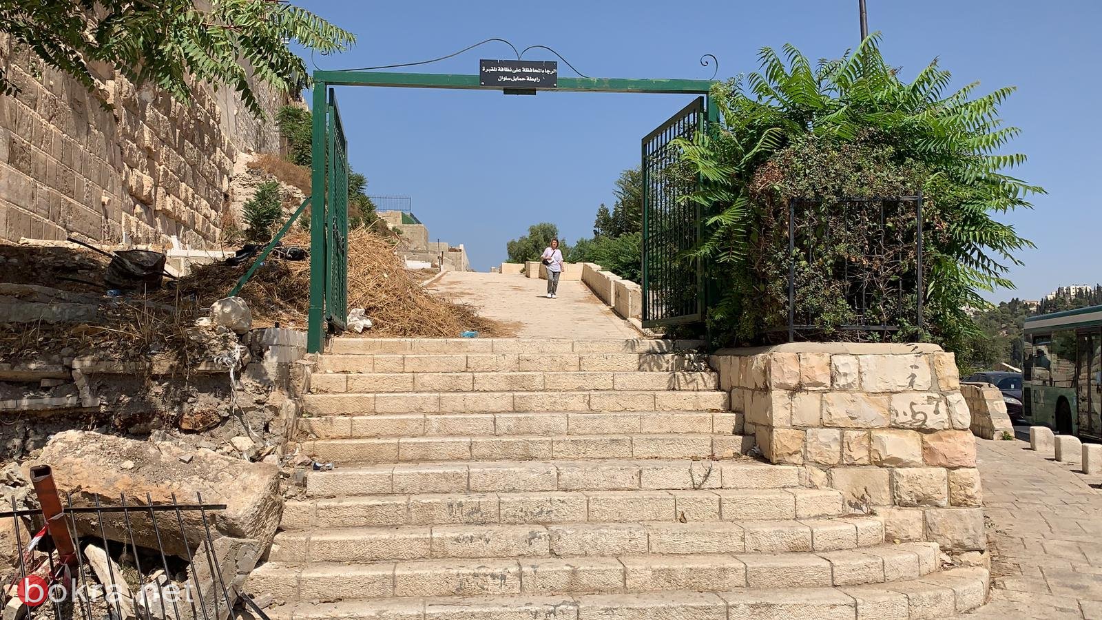 القدس : انهيار أجزاء من جدار مقبرة باب الرحمة-2