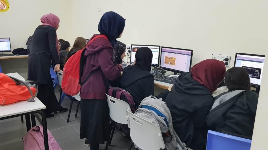 يوم تنور علمي تكنولوجي للصفوف الثامنة في المدارس الإعدادية العربية-54