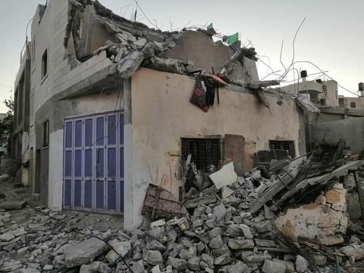 قوات الاحتلال تهدم 4 منازل في بيت كاحل بمحافظة الخليل-1
