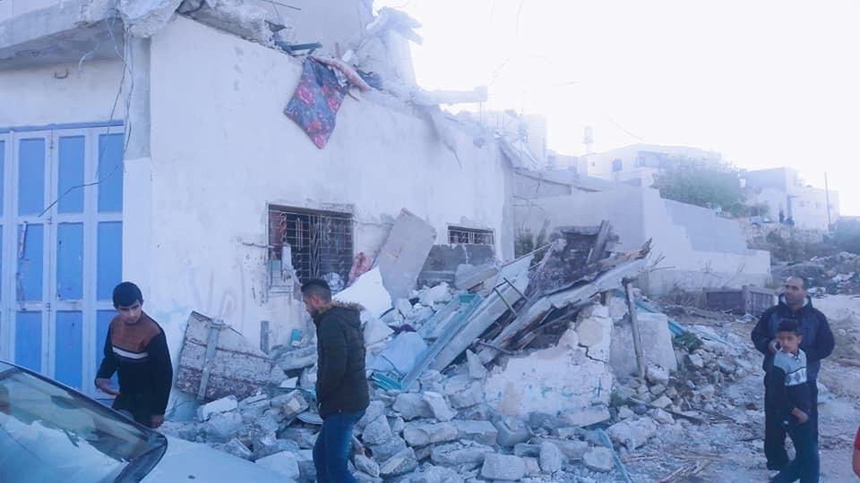 قوات الاحتلال تهدم 4 منازل في بيت كاحل بمحافظة الخليل-4