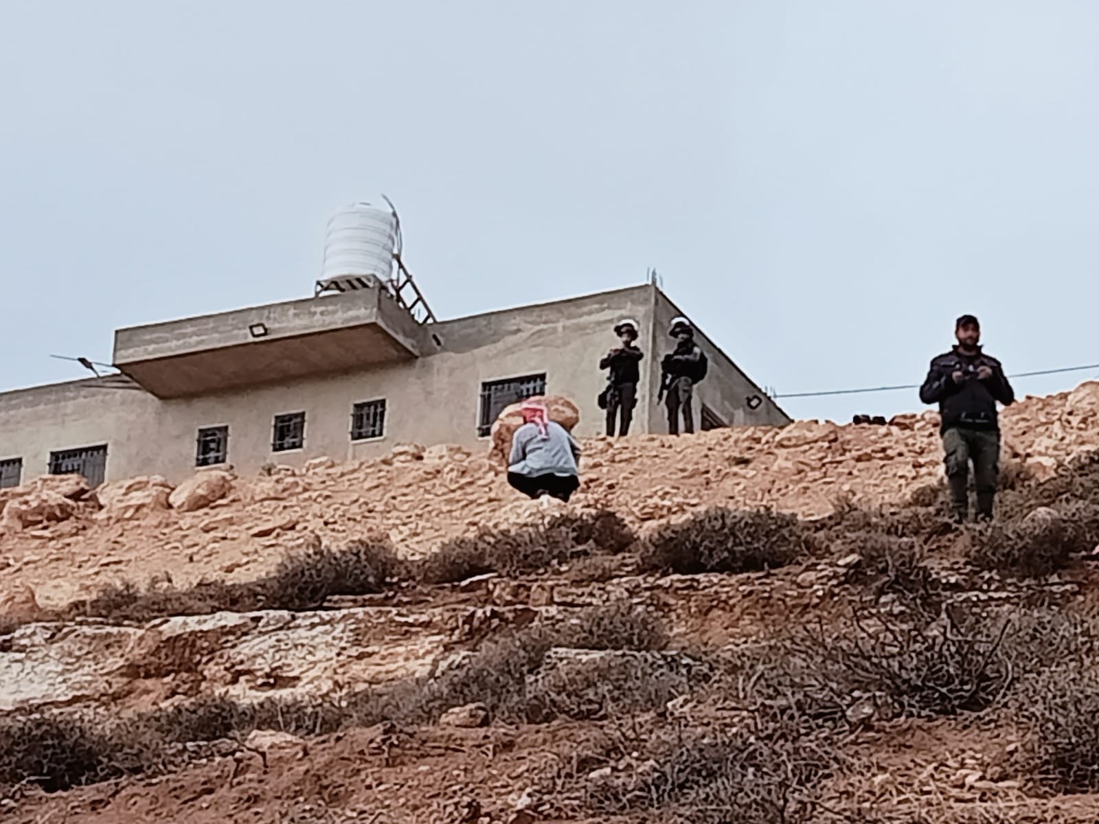 الجيش الاسرائيلي يهدم منازل ويجرف أراضي ويقتلع أشجارا في بيرين جنوب شرق الخليل-3
