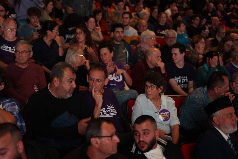 حيفا: آلاف المشاركين اليهود والعرب في اجتماع العقد لحراك نقف معًا
