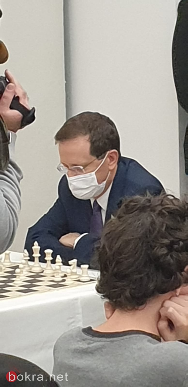 رئيس الدولة يشارك اطفال الجماهيري كفر برا في بطولة الشطرنج-0
