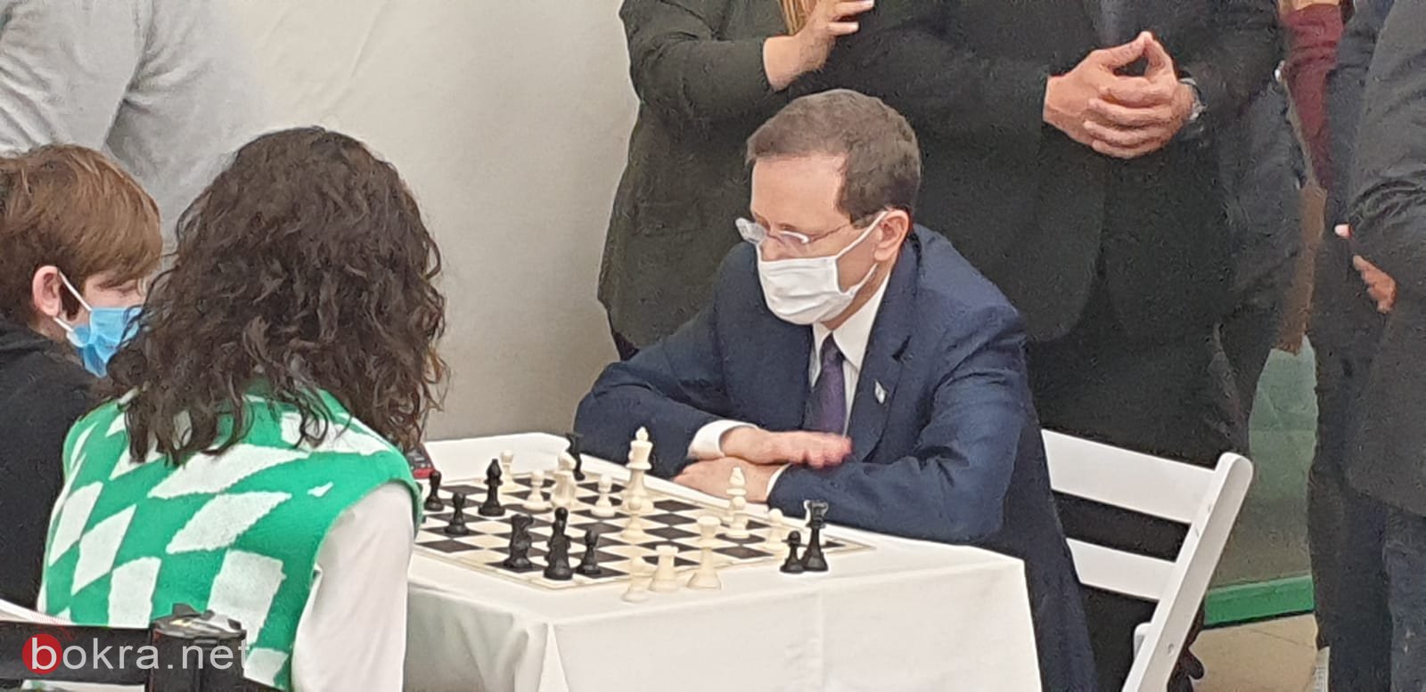 رئيس الدولة يشارك اطفال الجماهيري كفر برا في بطولة الشطرنج-2