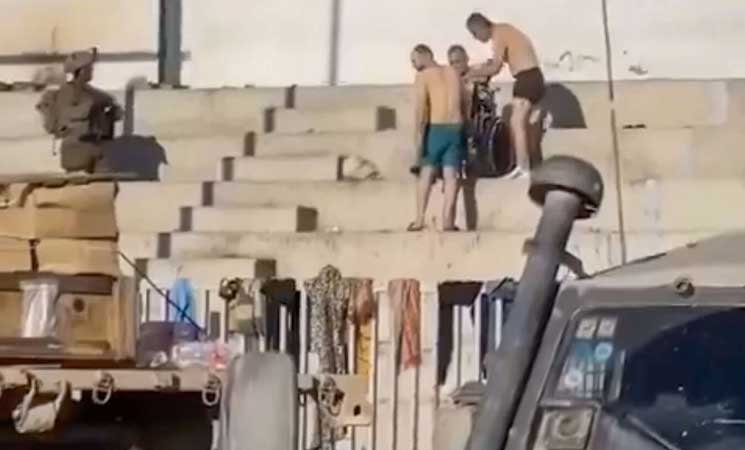 مشاهد لجنود يجردون مدنيين من ملابسهم في غزة تثير غضبا-1