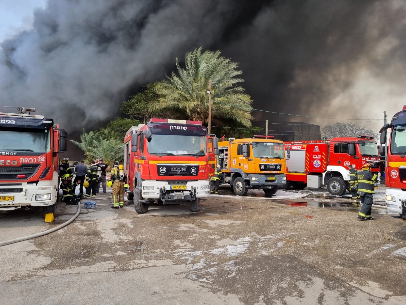 حريق كبير في المنطقة الصناعية "غور الأردن" وصعوبة في السيطرة عليه-0