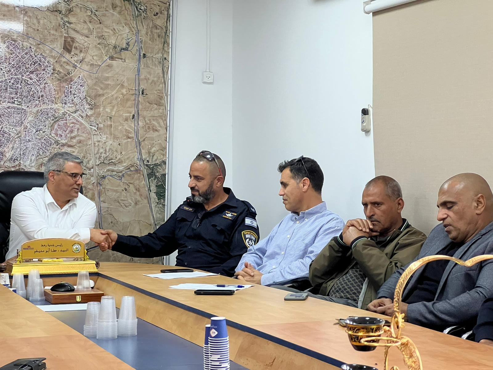 إجتماع للجنة محاربة العنف برهط بدعوة من رئيس اللجنة عطا ابو مديغم رئيس بلدية رهط-1