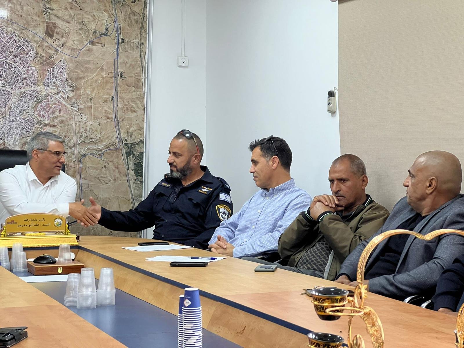 إجتماع للجنة محاربة العنف برهط بدعوة من رئيس اللجنة عطا ابو مديغم رئيس بلدية رهط-4