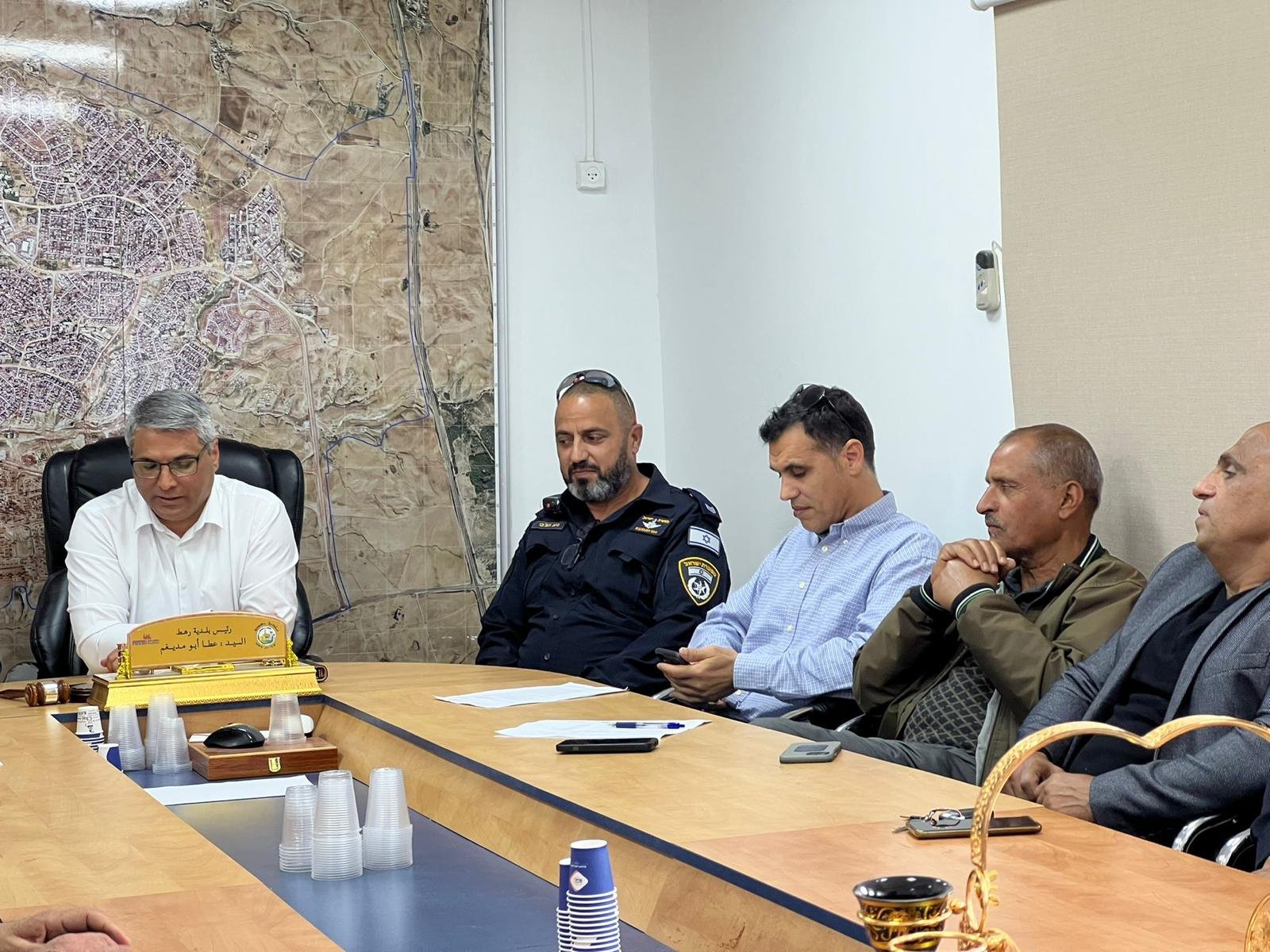 إجتماع للجنة محاربة العنف برهط بدعوة من رئيس اللجنة عطا ابو مديغم رئيس بلدية رهط-12