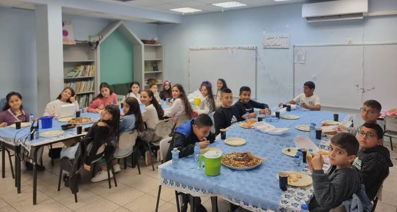 مدرسة نين الابتدائية تنظم مائدة افطار جماعية لطلاب المدرسة-17