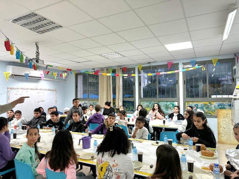 مدرسة نين الابتدائية تنظم مائدة افطار جماعية لطلاب المدرسة-24