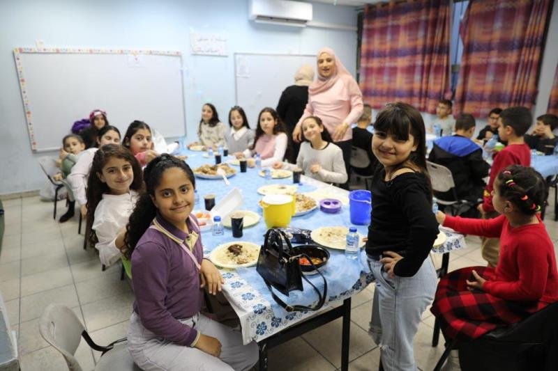 مدرسة نين الابتدائية تنظم مائدة افطار جماعية لطلاب المدرسة-32