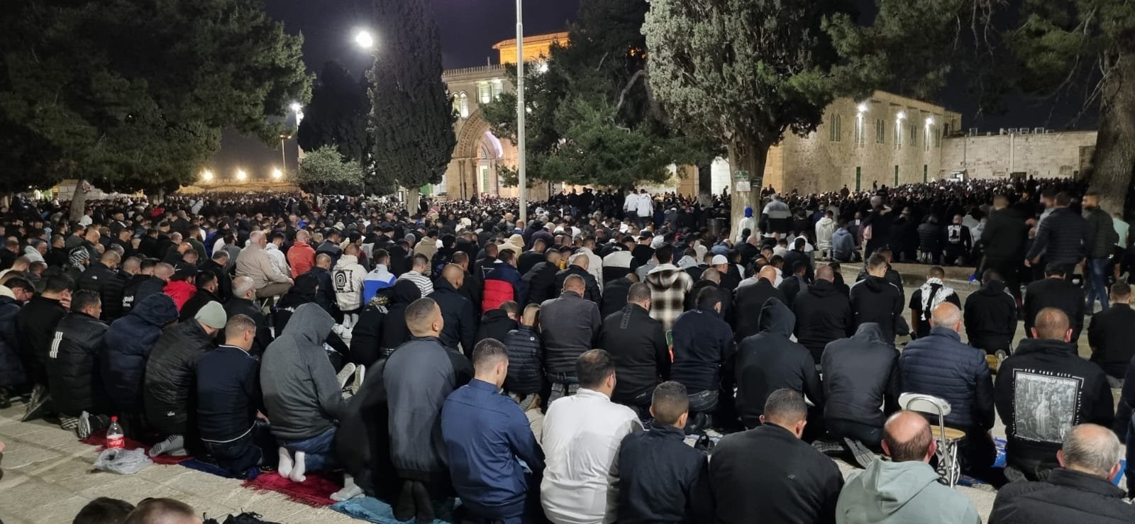 150 ألف مصل يؤدون العشاء والتراويح في المسجد الأقصى المبارك-7