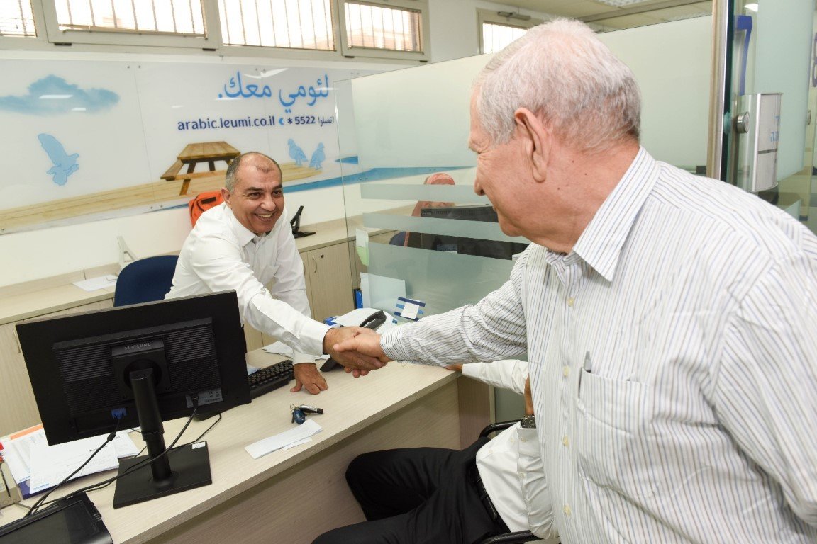 دافيد برودت، رئيس مجلس إدارة مجموعة لئومي يجري جولة في فروع بنك لئومي في الشمال والمثلث-0