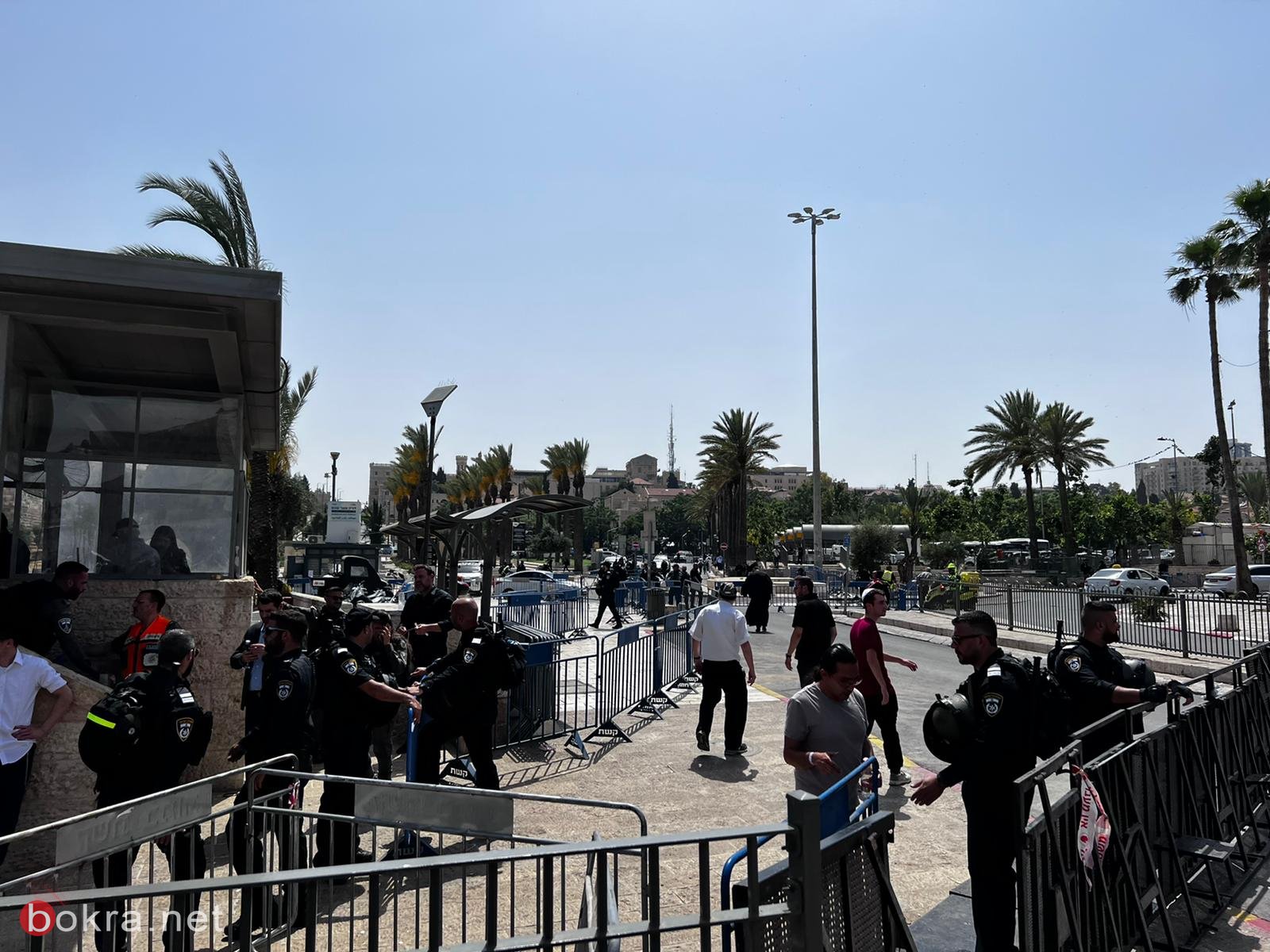 40 اصابة بمواجهات في القدس .. وهتافات "الموت للعرب" تسيطر على مسيرة الأعلام-9