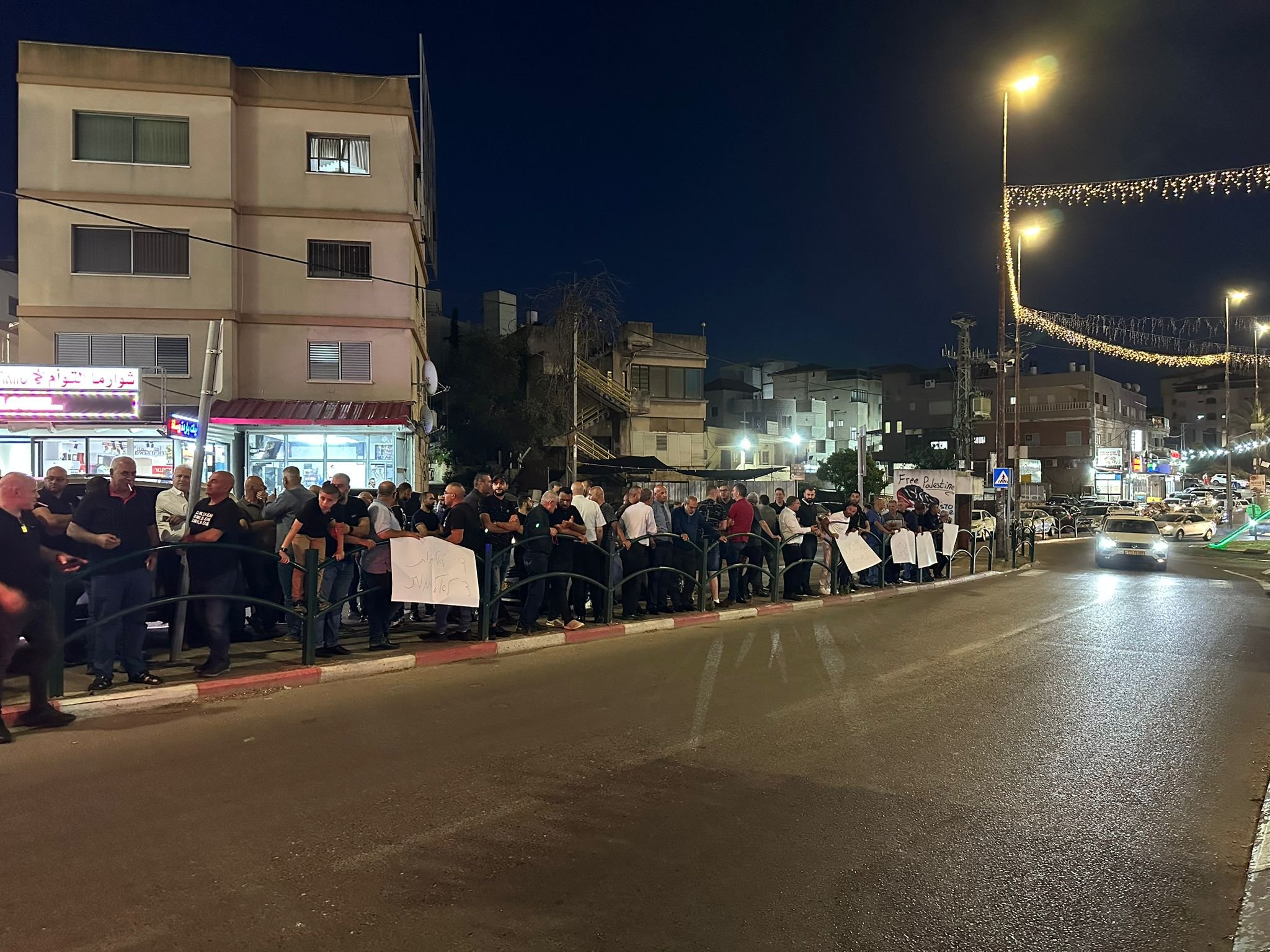 يافة الناصرة: وقفة احتجاجية تنديدا بحادث اطلاق النار على بيت رئيس المجلس المحلي-0