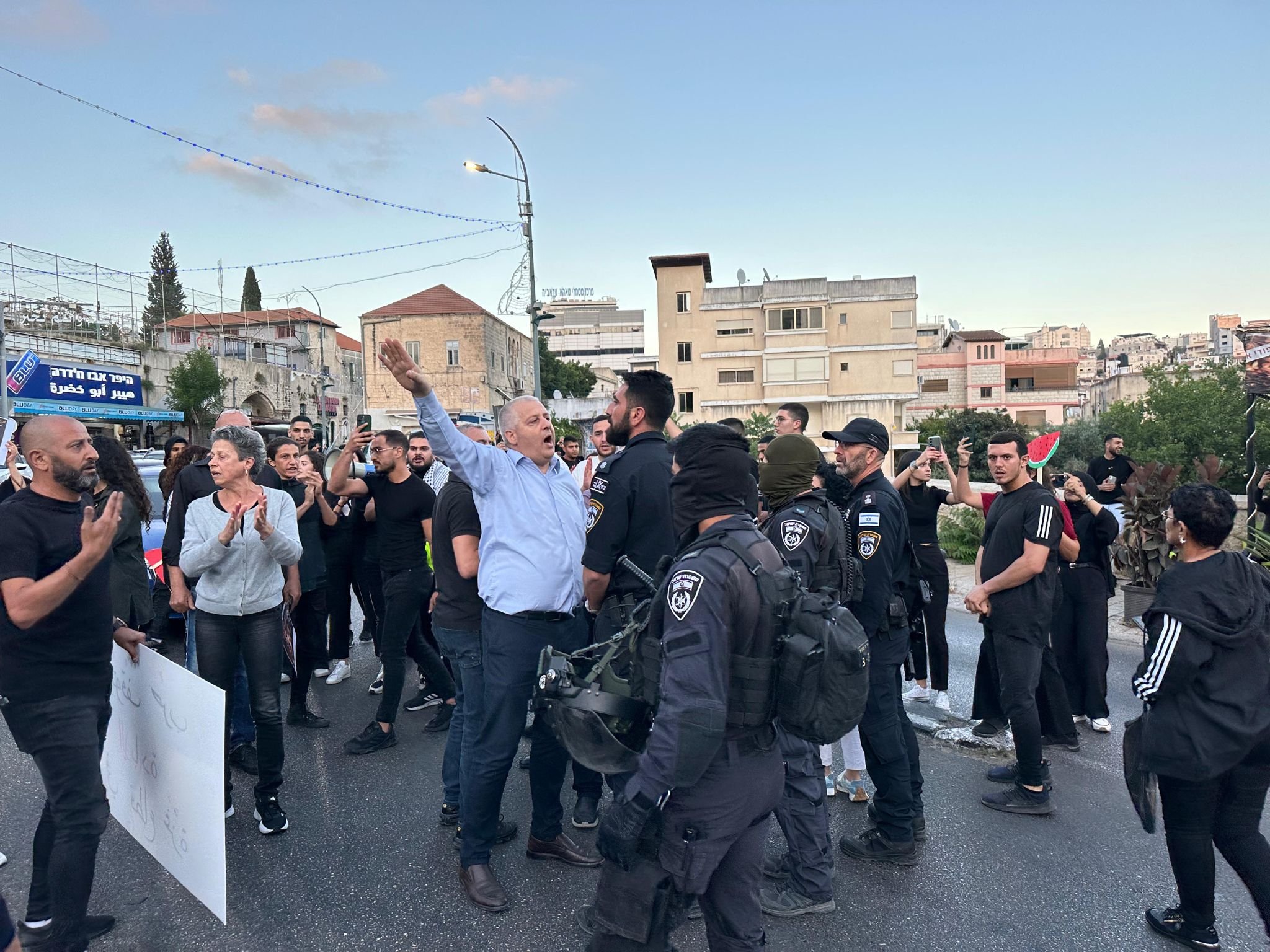 الناصرة: تظاهرة داعية لوقف الحرب على غزة والشرطة تحاول مصادرة العلم الفلسطيني-9