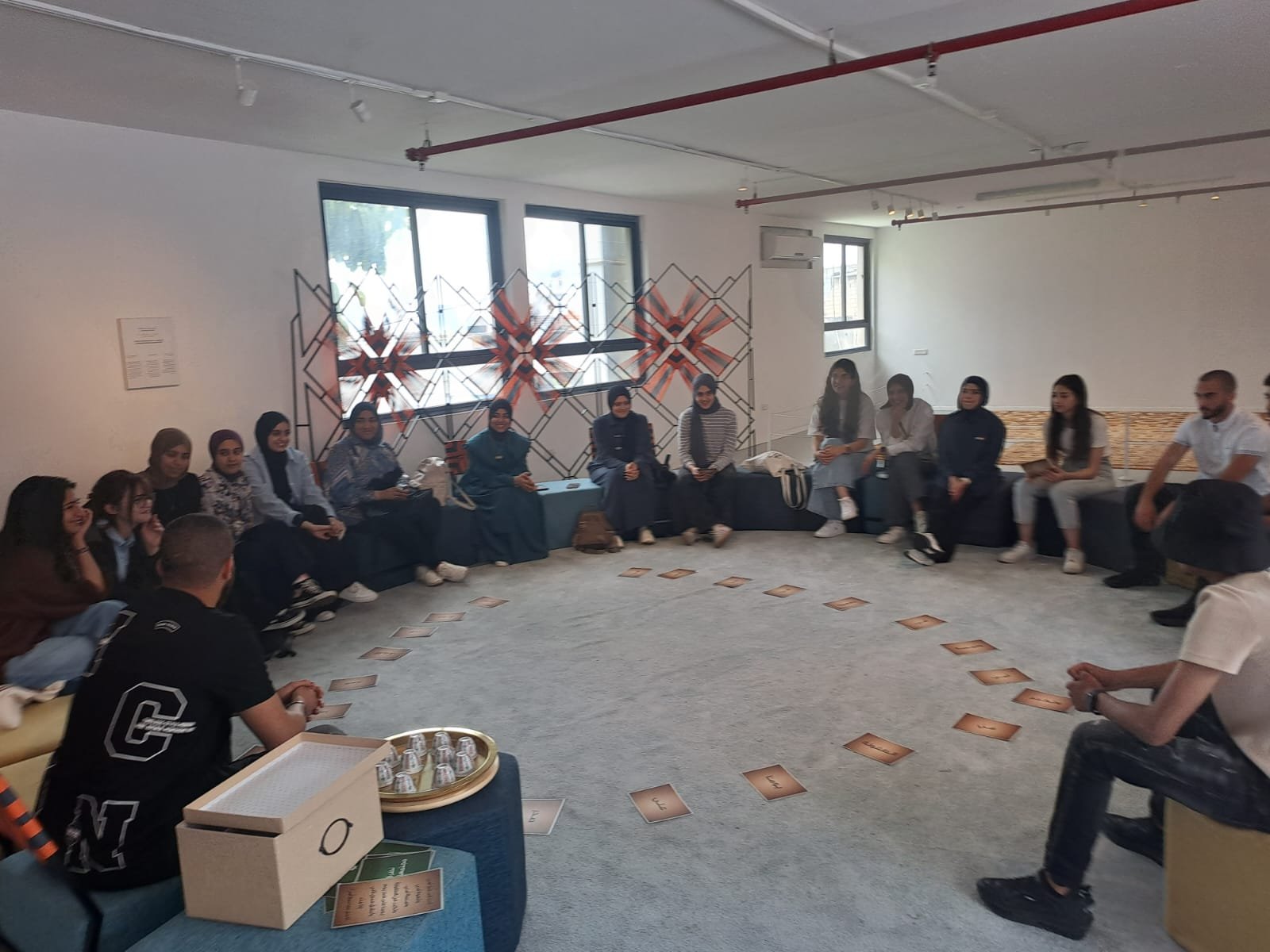 بيت الكرمة يفتح أبوابه لطلاب وادي عارة ضمن برنامج “مفاتيح حيفا”: لقاءٌ تربويٌّ يعيدنا إلى الجذور ويمنحنا أجنحة-3