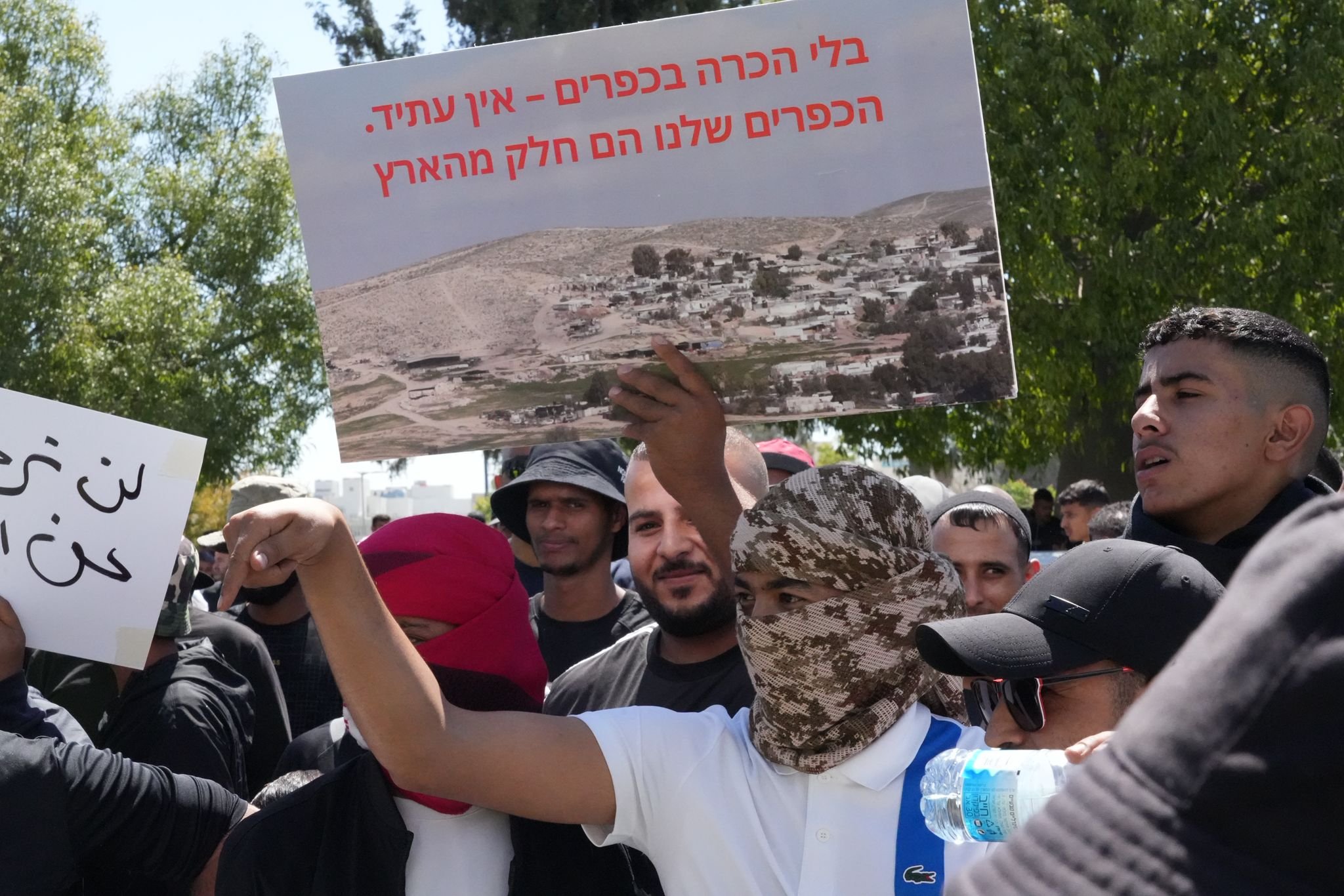 اختتام مظاهرة بئر السبع: آلاف المتظاهرين يؤكدون التمسك بالأرض ورفض التهجير-9