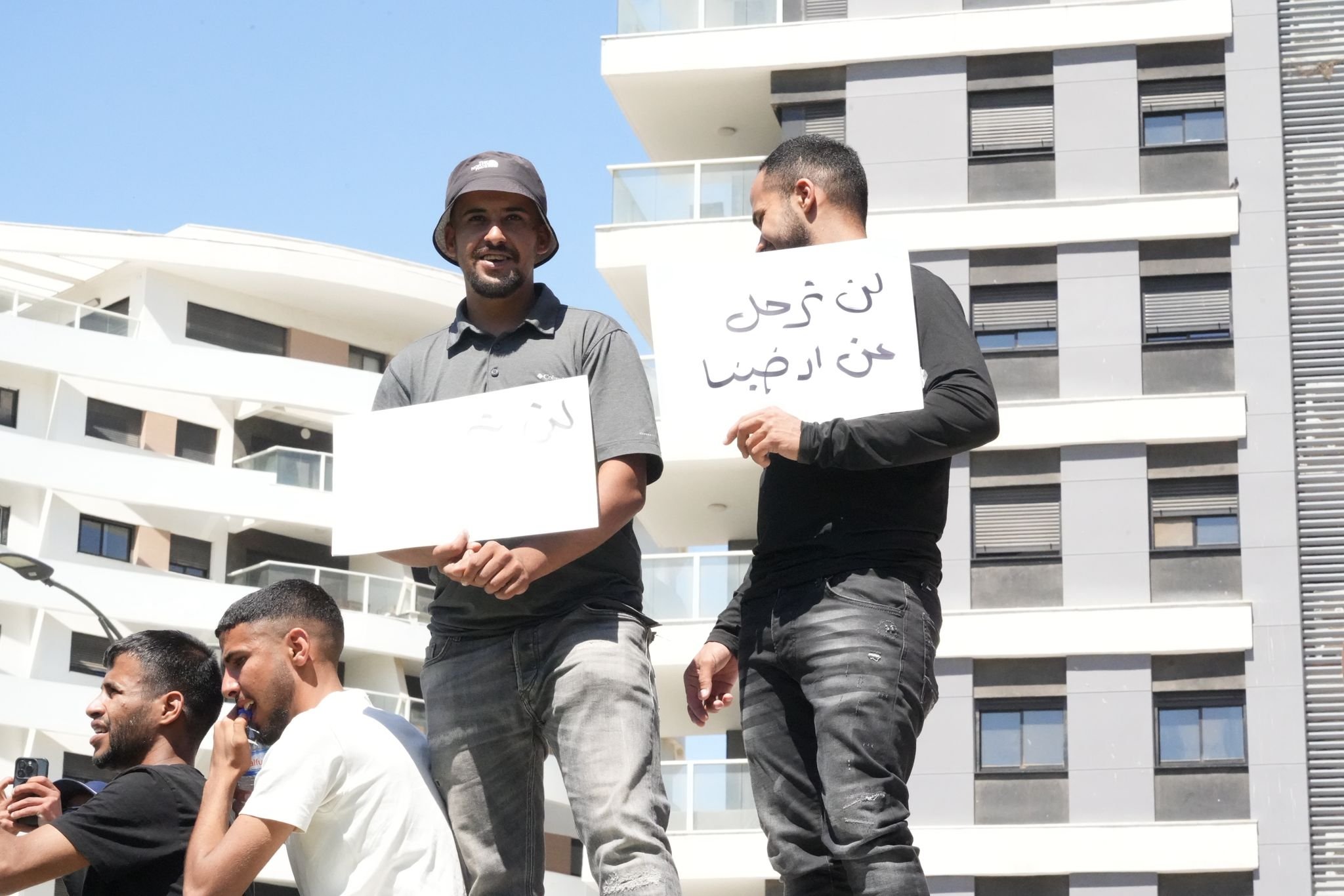 اختتام مظاهرة بئر السبع: آلاف المتظاهرين يؤكدون التمسك بالأرض ورفض التهجير-14