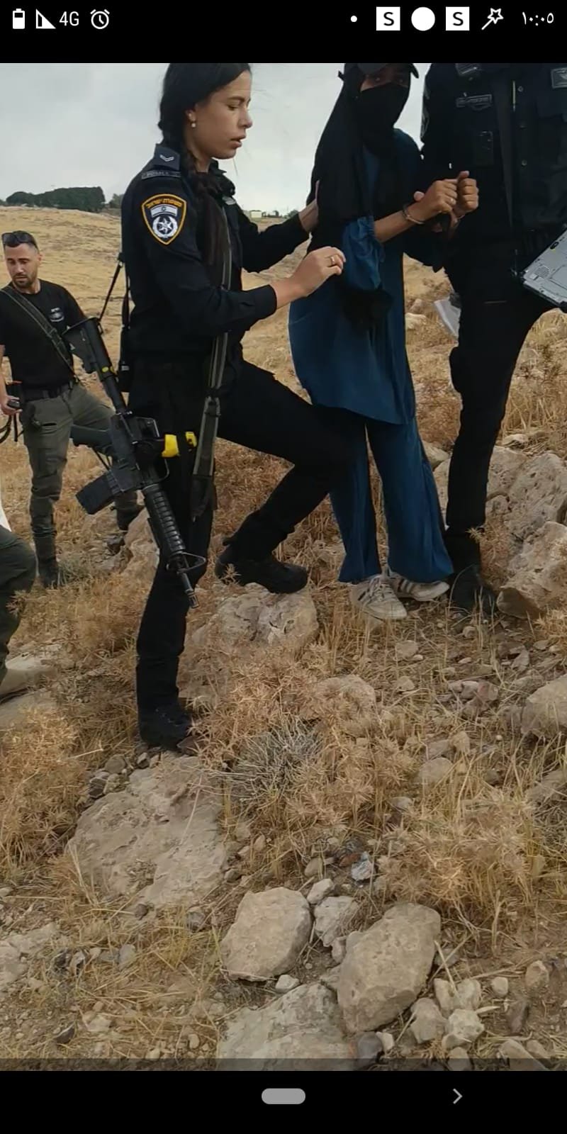القوات الاسرائيلية تعتقل امرأتين من الخان الاحمر-1