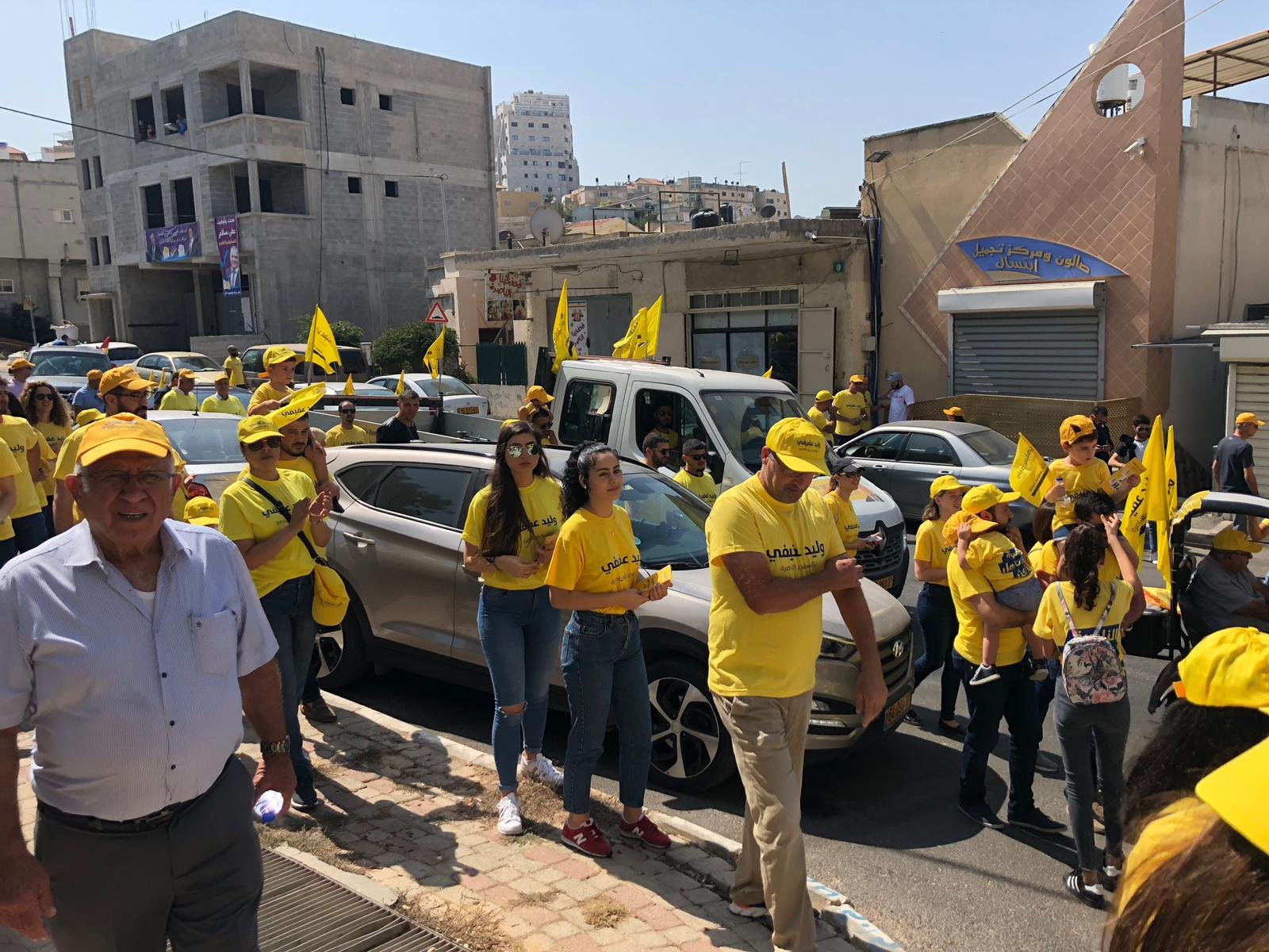 وليد عفيفي وداعموه يوزعون المناشير الانتخابية في حي الصفافرة-6