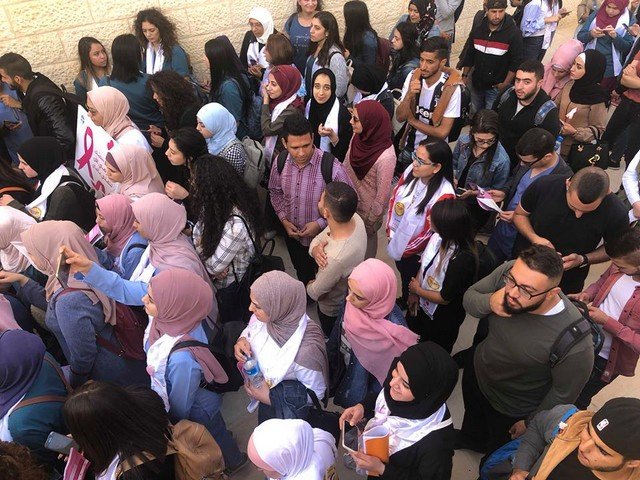 جنين: مسيرة كشفيّة ومؤتمر في الجامعة العربيّة الأمريكيّة لمحاربة سرطان الثدي‎-0