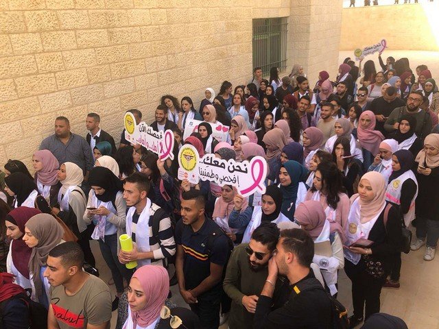 جنين: مسيرة كشفيّة ومؤتمر في الجامعة العربيّة الأمريكيّة لمحاربة سرطان الثدي‎-13