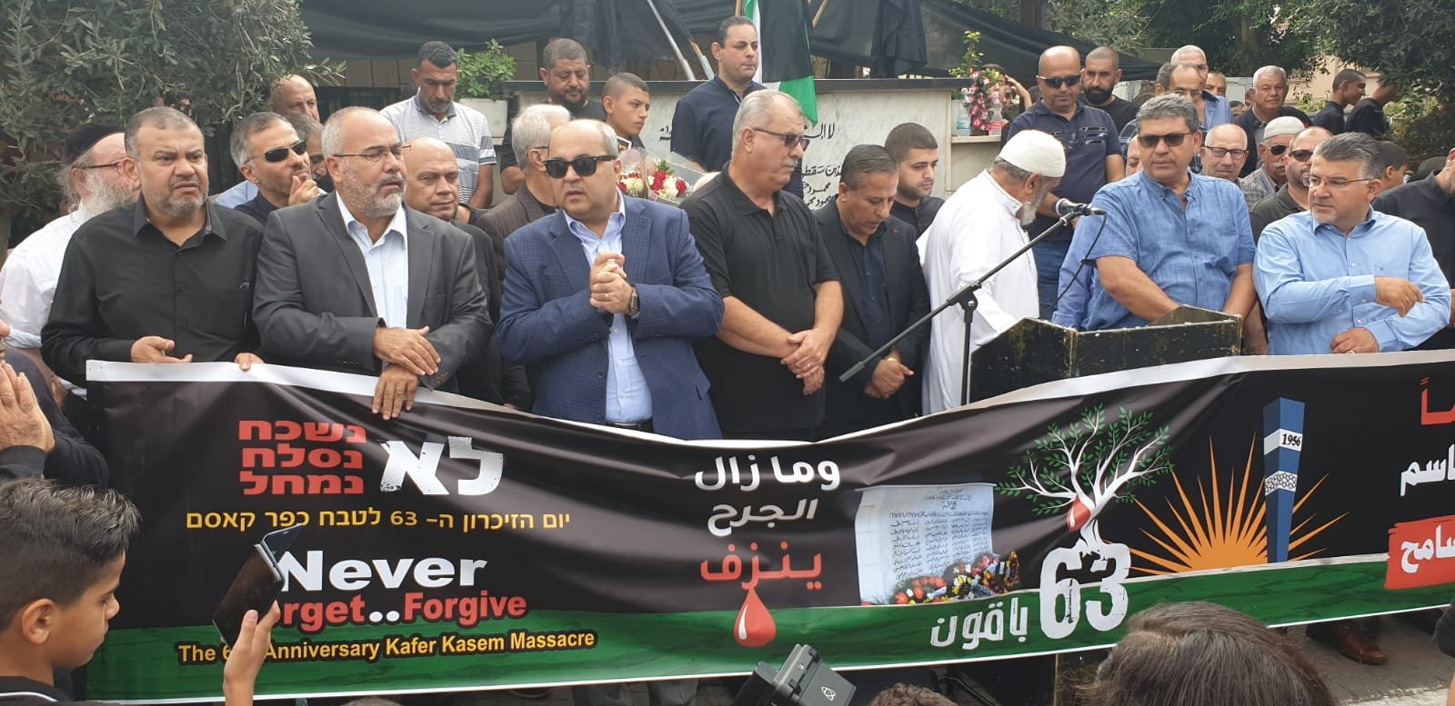 الجماهير تُحيي الذكرى الـ 63 لمجزرة كفر قاسم، ويحملون شعارات منددة ضد العنف-0
