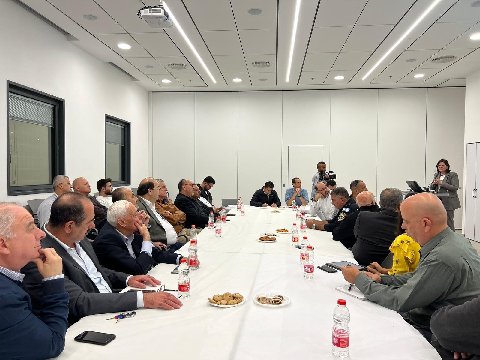وزير المساواة الاجتماعية يجتمع مع رؤساء السلطات العربية-3