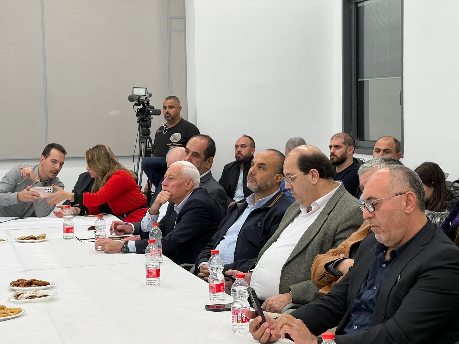 وزير المساواة الاجتماعية يجتمع مع رؤساء السلطات العربية-7