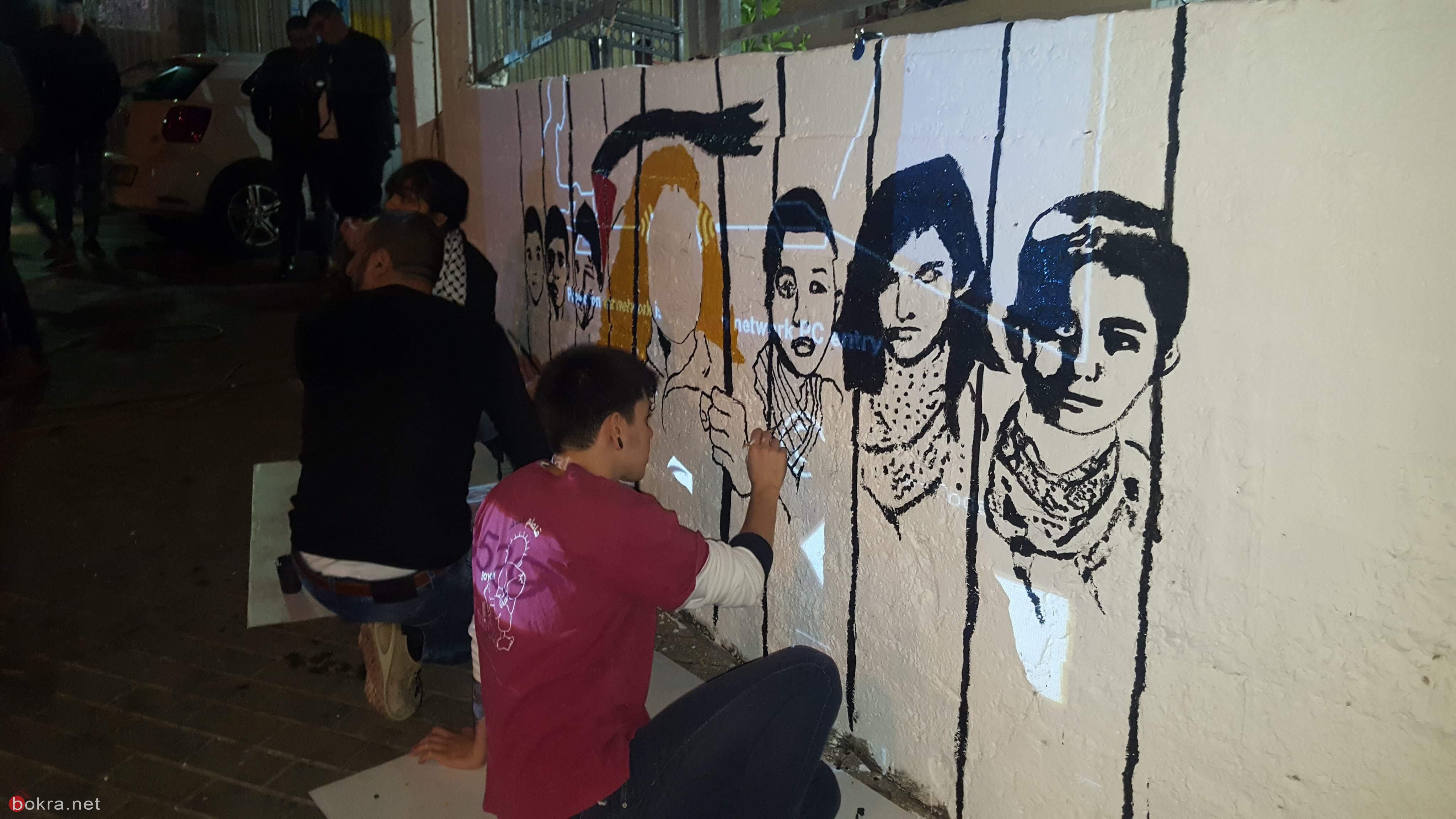الشرطة  تحاول عرقلة رسم جدارية تضامنية مع تميمي في الناصرة‎-0