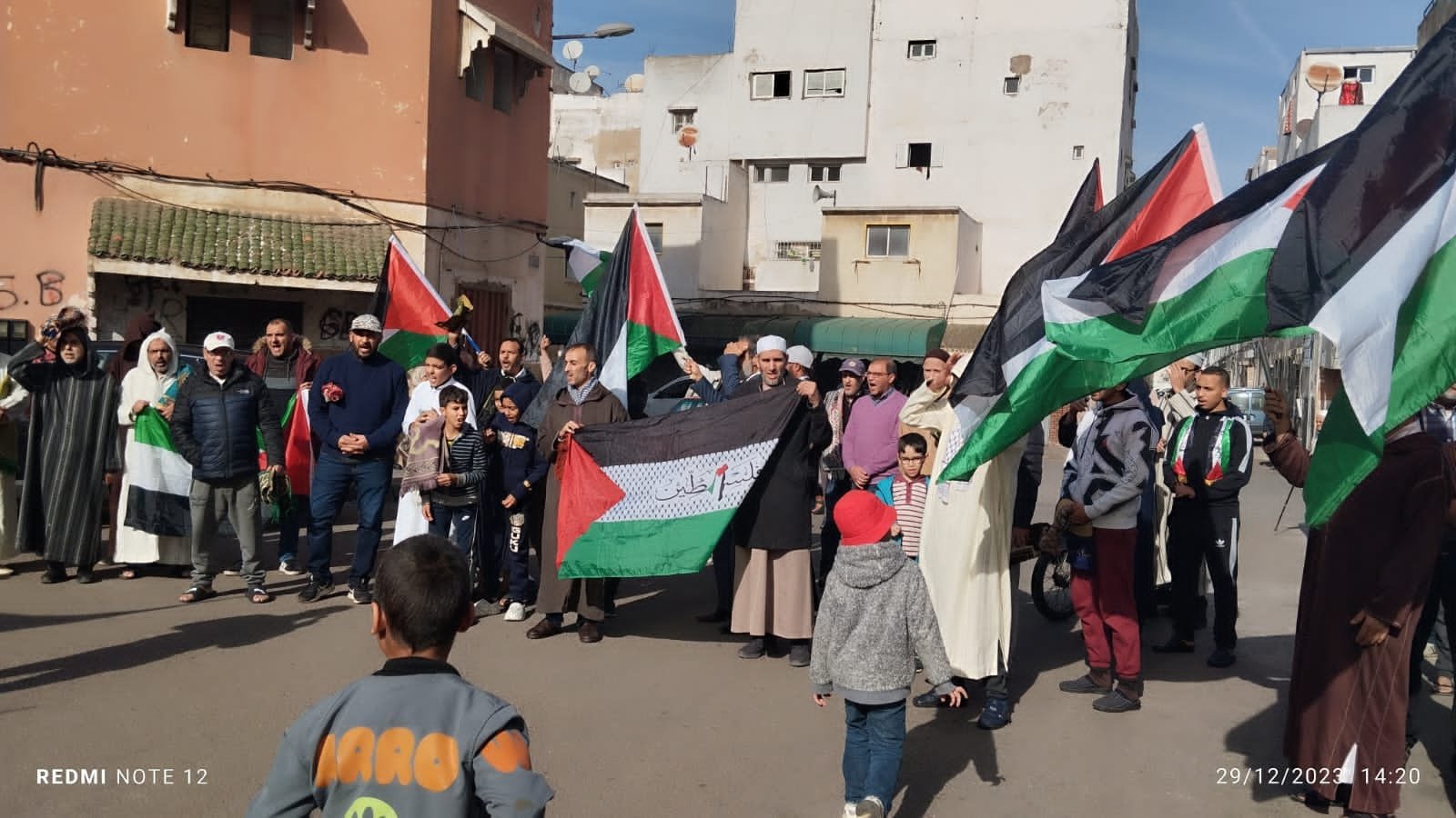 صور: آلاف المغاربة يتضامنون مع غزة وينادون بـ”إسقاط التطبيع”-6