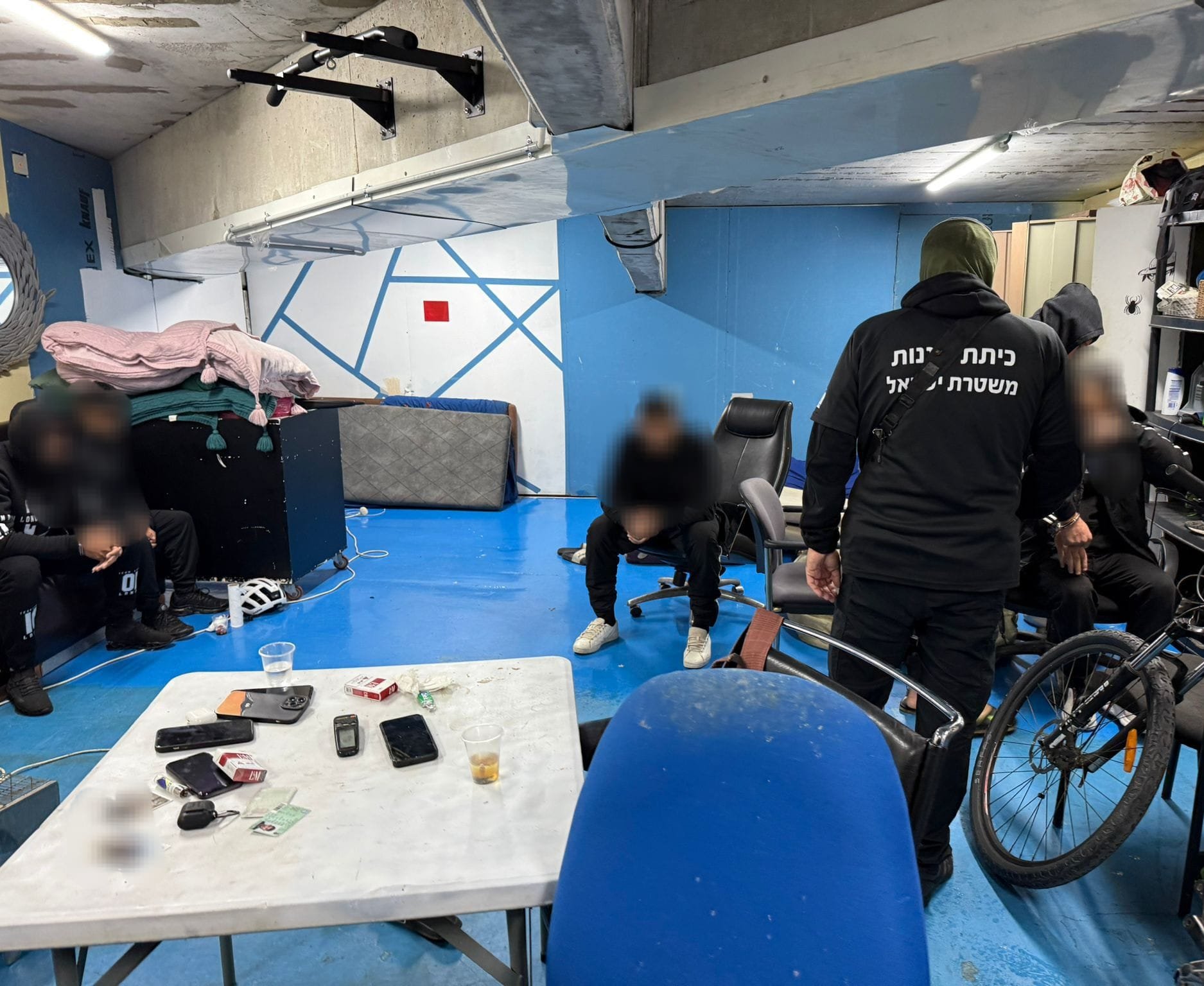 الشرطة الإسرائيلية تعتقل شابة من كفرقاسم بشبهة توفير مسكن وتشغيل خمسة عمال من الضفة الغربية في تل أبيب-0