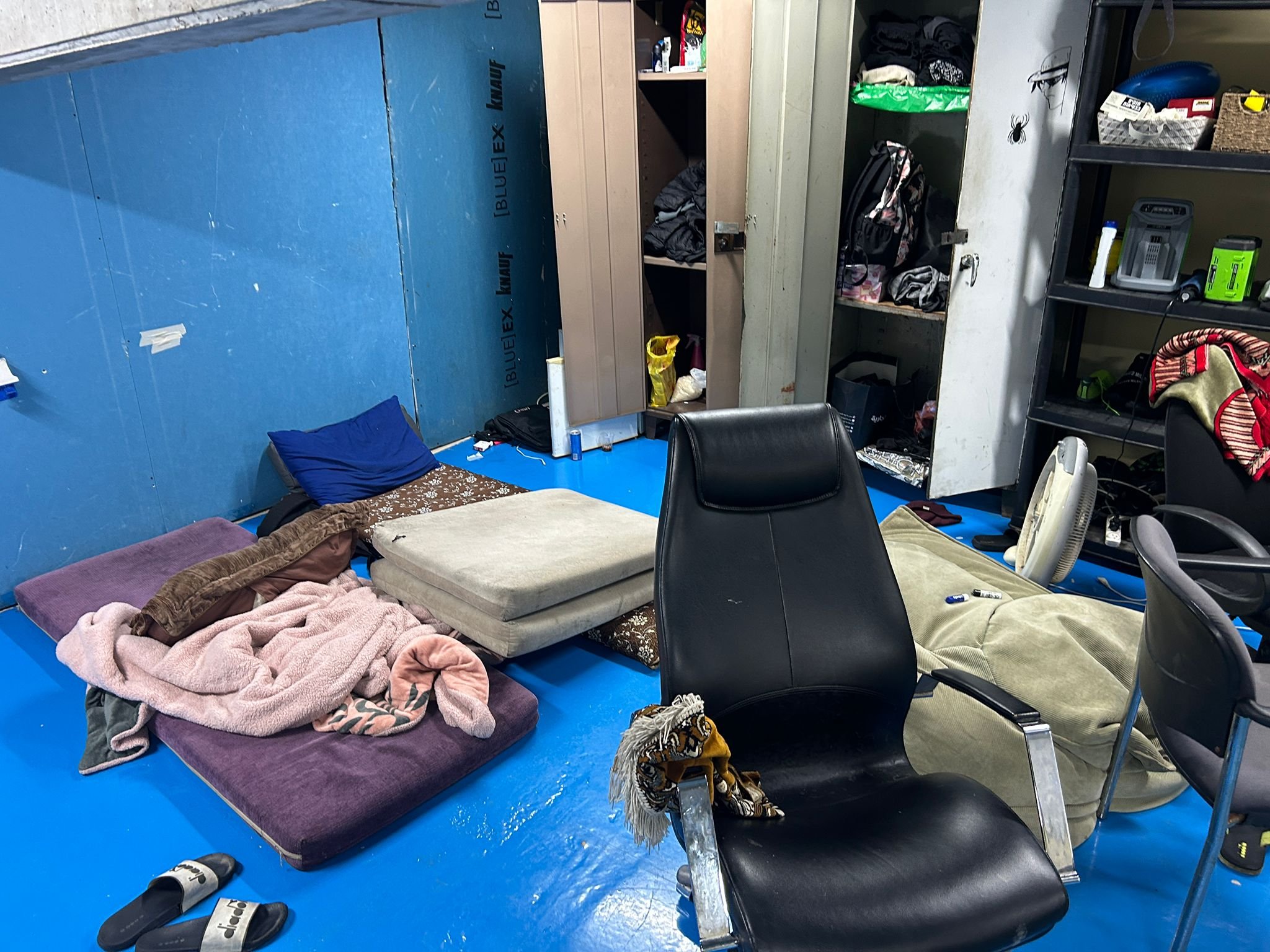 الشرطة الإسرائيلية تعتقل شابة من كفرقاسم بشبهة توفير مسكن وتشغيل خمسة عمال من الضفة الغربية في تل أبيب-1