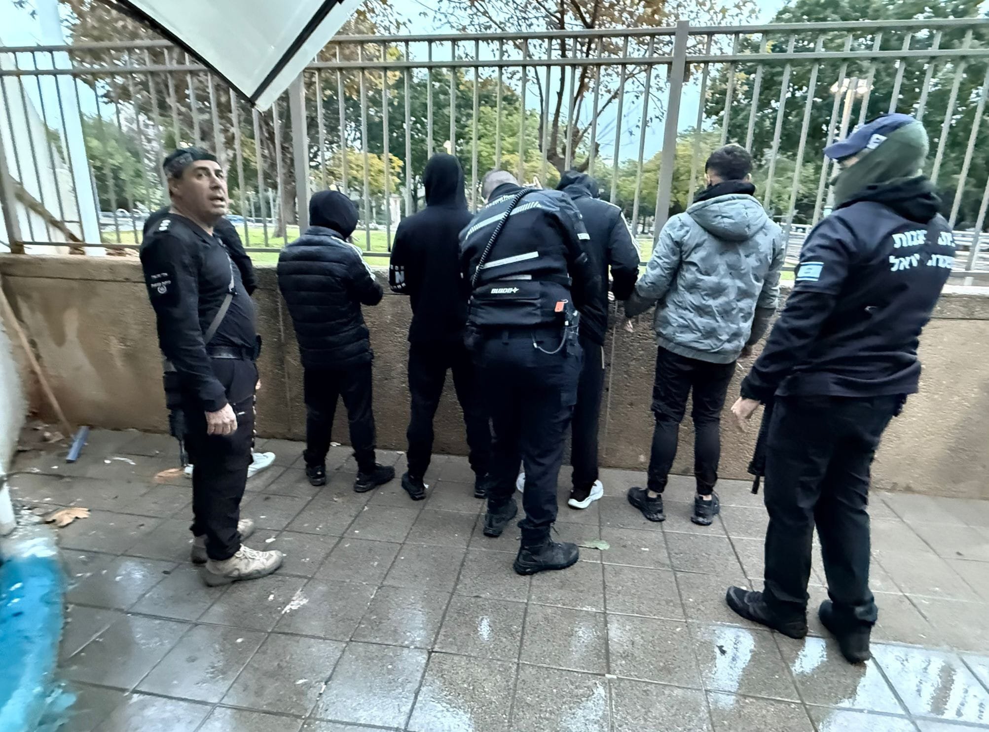 الشرطة الإسرائيلية تعتقل شابة من كفرقاسم بشبهة توفير مسكن وتشغيل خمسة عمال من الضفة الغربية في تل أبيب-2