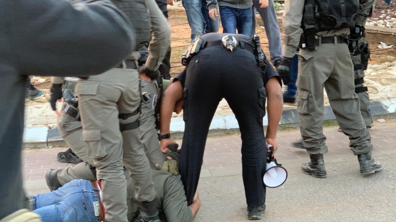 قلنسوة: الشرطة تعتقل أربعة متظاهرين-3
