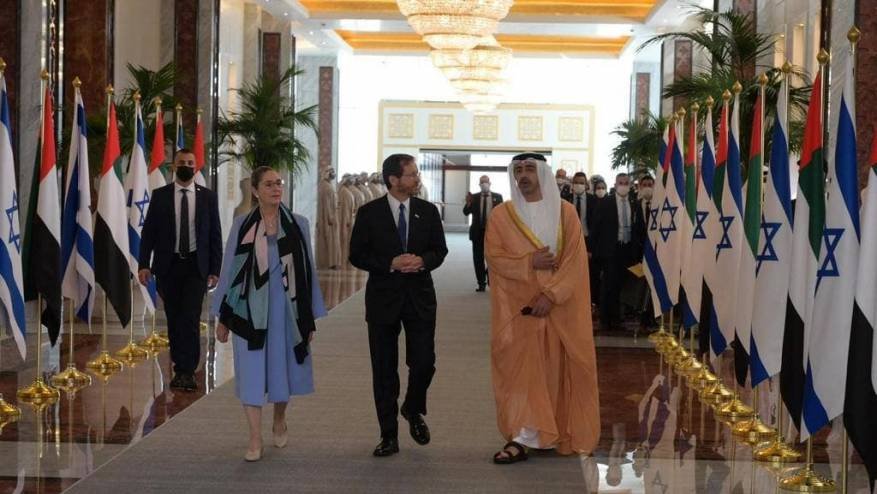 الرئيس الإسرائيلي يصل إلى الإمارات مرورا من فوق الاجواء السعودية-0