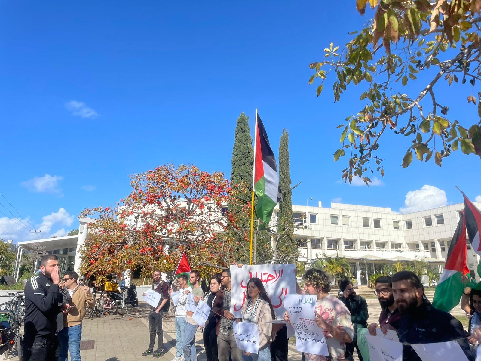 إعتداء على الطلاب العرب في جامعة تل ابيب تضامنوا مع شعبهم-1