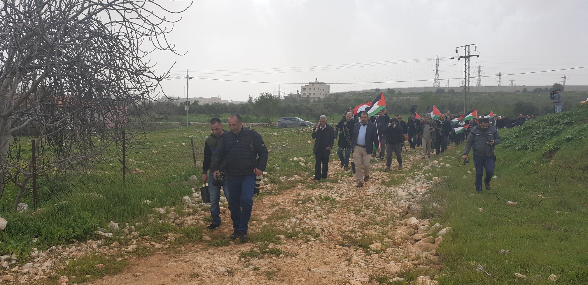 شهيدان ومئات الجرحى جراء قمع الاحتلال مسيرات يوم الأرض السلمية في الضفة وغزة -10