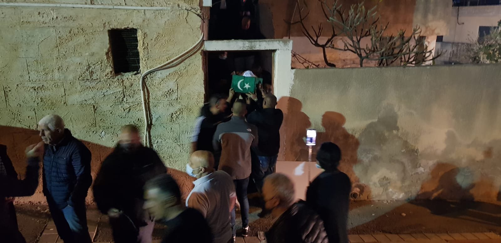 تشييع جثمان الشهيد منير عنبتاوي إلى مثواه الأخير في كفركنا-2