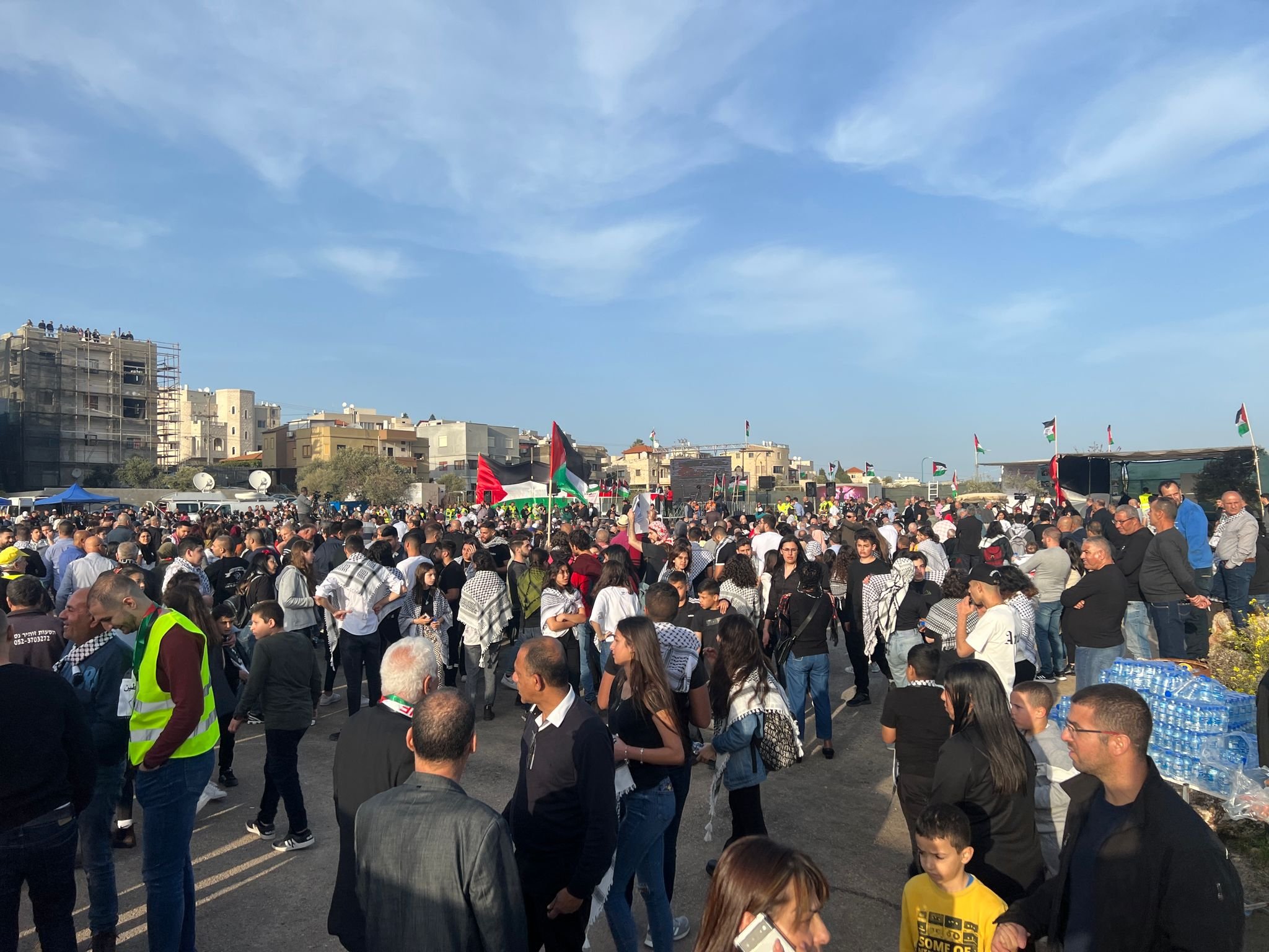 بمشاركة الآلاف| اختتام مسيرة يوم الأرض بمهرجان في دير حنا-10