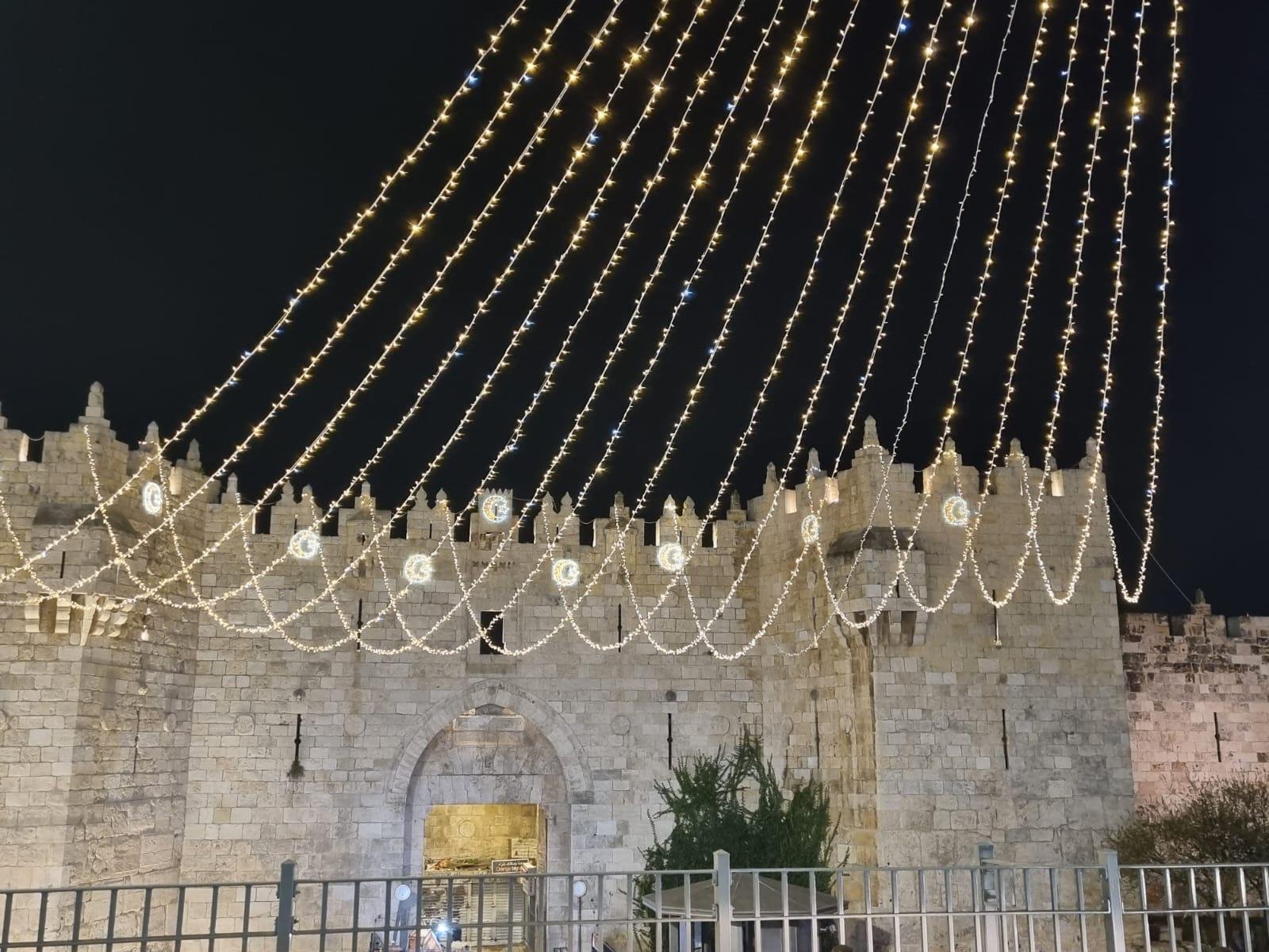 رمضان في القدس: استعدادات التجار وزينة البلدة القديمة-4