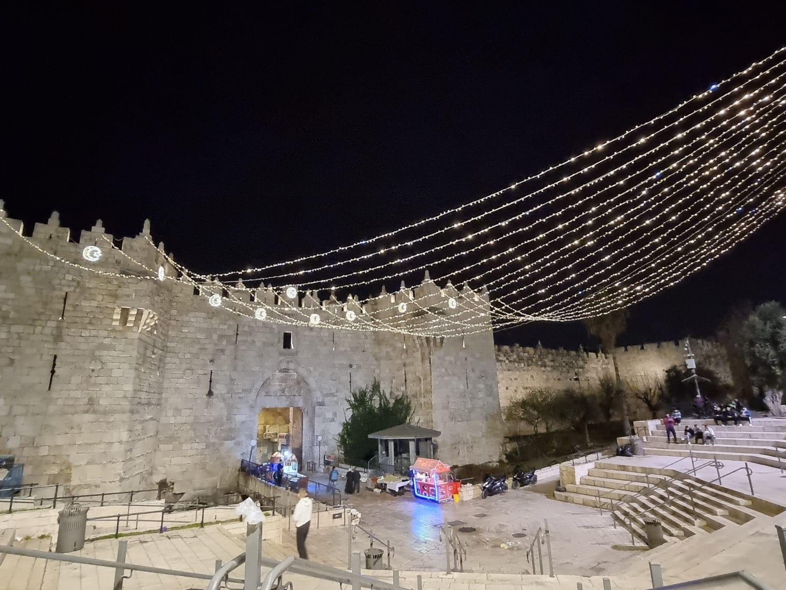 رمضان في القدس: استعدادات التجار وزينة البلدة القديمة-5